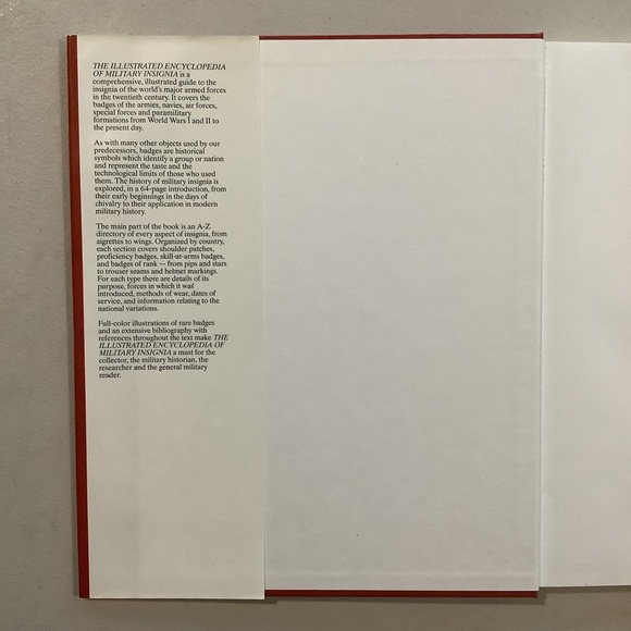 Illustrated Encyclopedia of Military Insignia of 20th Century Hardcover Book - Picture 2 of 6